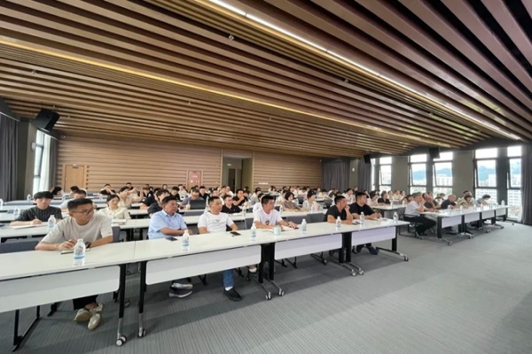 強(qiáng)化公司稅務(wù)、法務(wù)建設(shè) 增強(qiáng)風(fēng)險(xiǎn)防控能力 —浙江中立建設(shè)有限公司開(kāi)展稅務(wù)和法務(wù)培訓(xùn)會(huì)